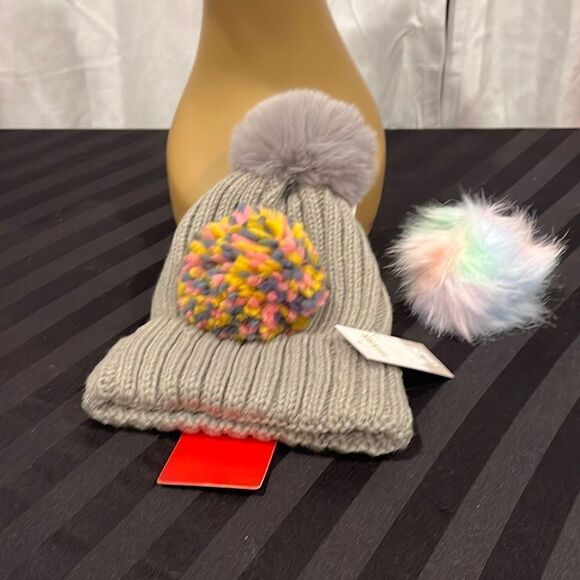 Gray PICK-A-Pom Beanie 3 Interchangeable Poms - Picture 2 of 9